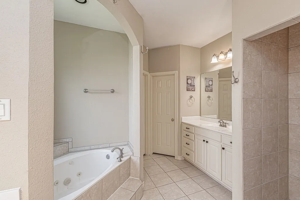 Single Family Residence For Sale in Kaufman County , 9789 S State Highway 34, Scurry, Texas 75158, 4 Bedroom, 2 Bathroom, 2 Garage spaces, 2,268 Sqft, built in 2004, mls#21287156, Real Estate Agent in Scurry, Homes For Sale in Kaufman county, Homes For Sale in Scurry, Realtor in Scurry Texas, Real Estate Brokerage Independent Realty Texas, Luminita Cordes Realtor