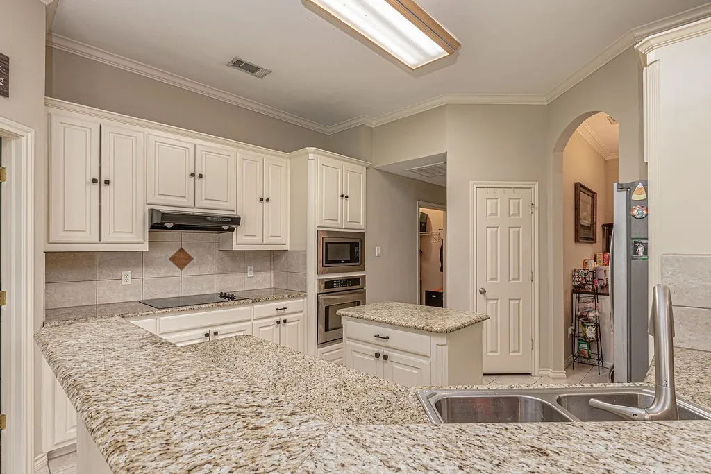 Single Family Residence For Sale in Kaufman County , 9789 S State Highway 34, Scurry, Texas 75158, 4 Bedroom, 2 Bathroom, 2 Garage spaces, 2,268 Sqft, built in 2004, mls#21287156, Real Estate Agent in Scurry, Homes For Sale in Kaufman county, Homes For Sale in Scurry, Realtor in Scurry Texas, Real Estate Brokerage Independent Realty Texas, Luminita Cordes Realtor