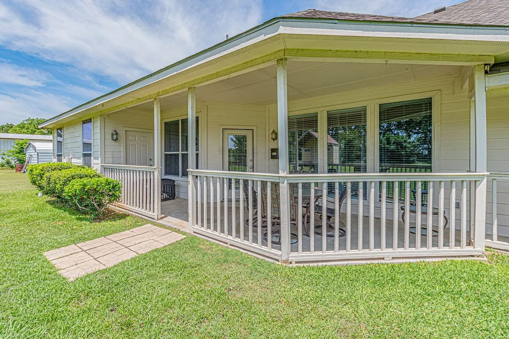 Single Family Residence For Sale in Kaufman County , 9789 S State Highway 34, Scurry, Texas 75158, 4 Bedroom, 2 Bathroom, 2 Garage spaces, 2,268 Sqft, built in 2004, mls#21287156, Real Estate Agent in Scurry, Homes For Sale in Kaufman county, Homes For Sale in Scurry, Realtor in Scurry Texas, Real Estate Brokerage Independent Realty Texas, Luminita Cordes Realtor