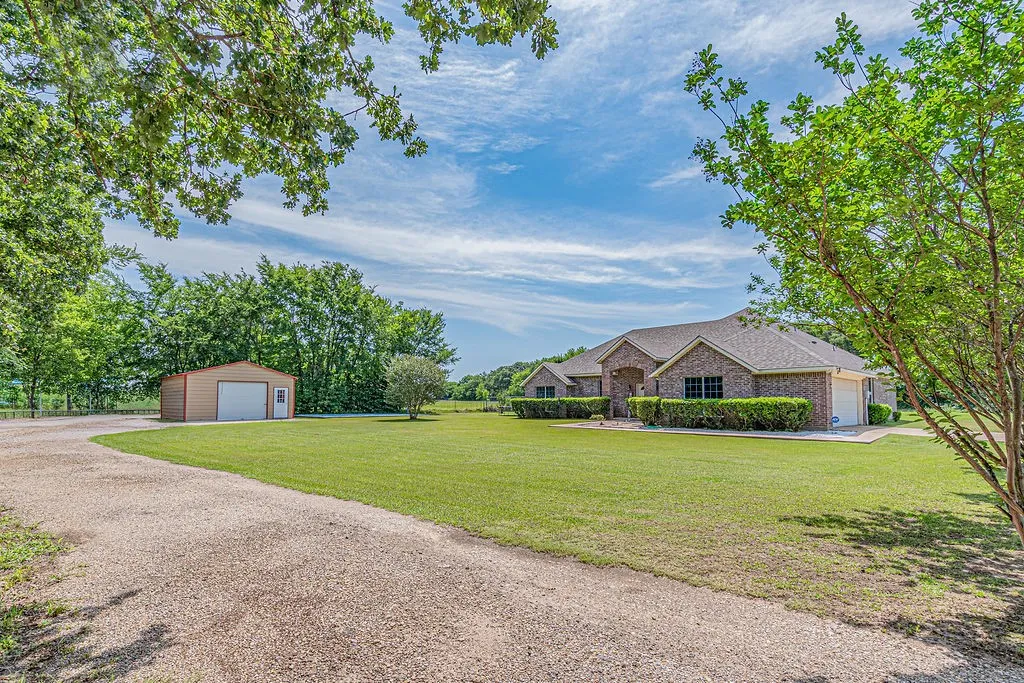 Single Family Residence For Sale in Kaufman County , 9789 S State Highway 34, Scurry, Texas 75158, 4 Bedroom, 2 Bathroom, 2 Garage spaces, 2,268 Sqft, built in 2004, mls#21287156, Real Estate Agent in Scurry, Homes For Sale in Kaufman county, Homes For Sale in Scurry, Realtor in Scurry Texas, Real Estate Brokerage Independent Realty Texas, Luminita Cordes Realtor