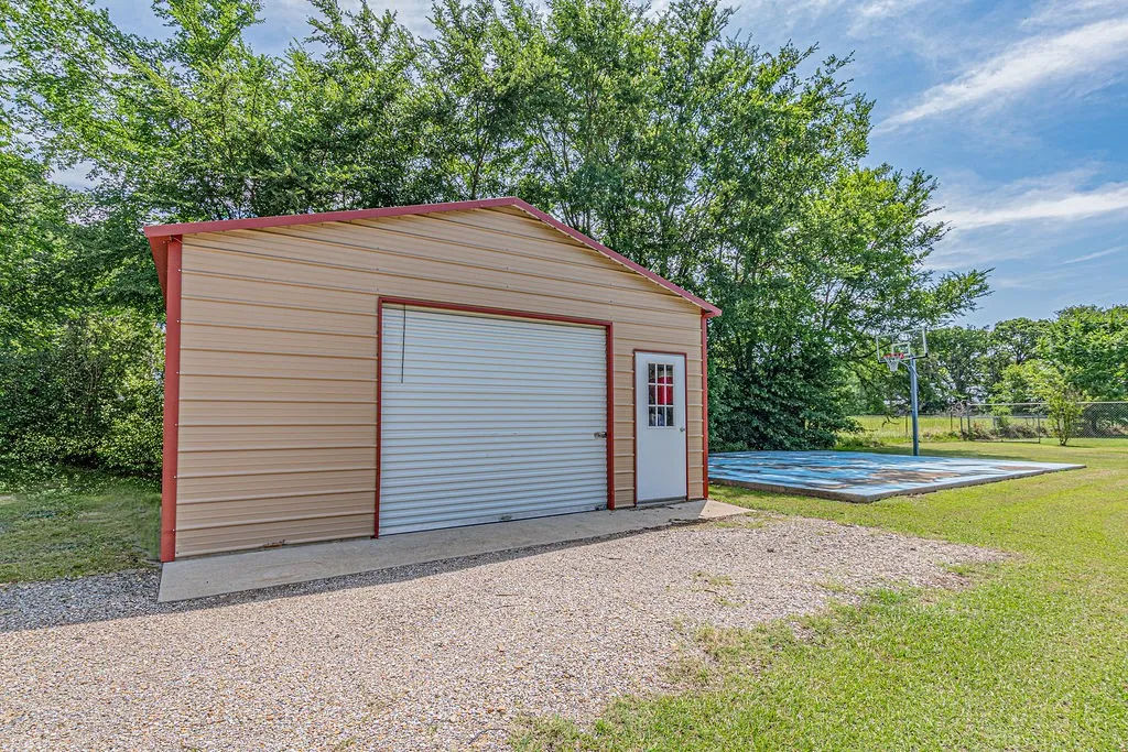 Single Family Residence For Sale in Kaufman County , 9789 S State Highway 34, Scurry, Texas 75158, 4 Bedroom, 2 Bathroom, 2 Garage spaces, 2,268 Sqft, built in 2004, mls#21287156, Real Estate Agent in Scurry, Homes For Sale in Kaufman county, Homes For Sale in Scurry, Realtor in Scurry Texas, Real Estate Brokerage Independent Realty Texas, Luminita Cordes Realtor