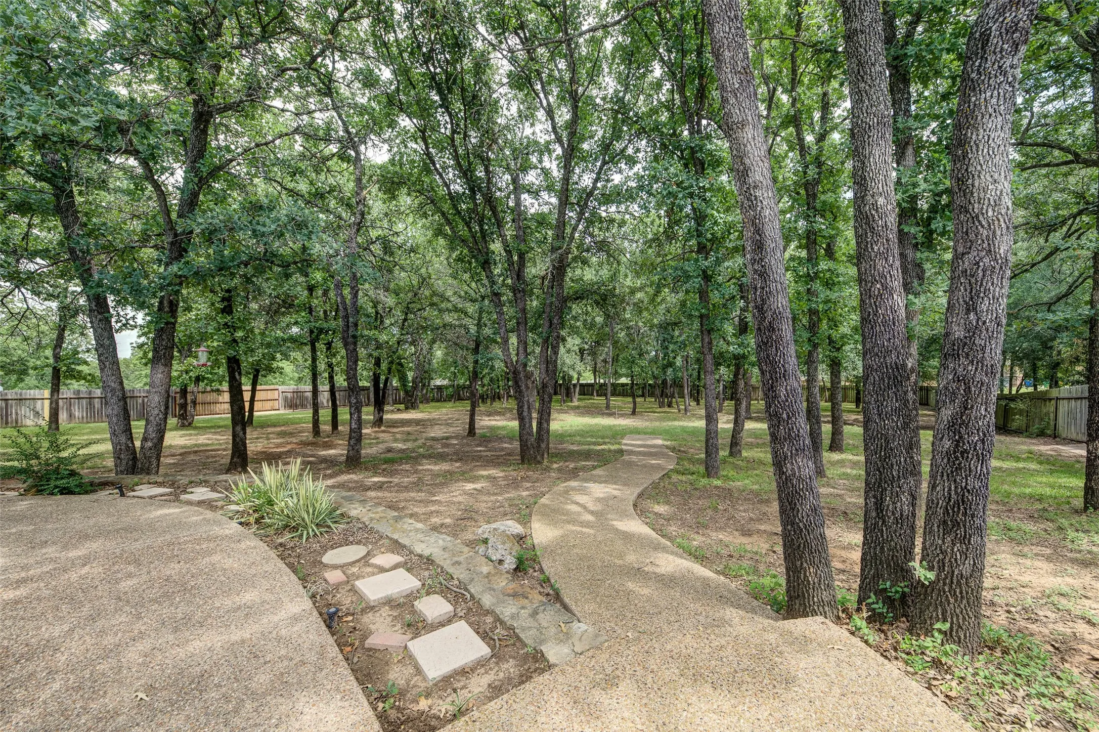 Single Family Residence For Sale in Wise County , 15 Shady Creek Lane, Bridgeport, Texas 76426, 4 Bedroom, 3 Bathroom, 2 Garage spaces, 2,896 Sqft, built in 2001, mls#21288232, Real Estate Agent in Bridgeport, Homes For Sale in Wise county, Homes For Sale in Bridgeport, Realtor in Bridgeport Texas, Real Estate Brokerage Independent Realty Texas, Luminita Cordes Realtor