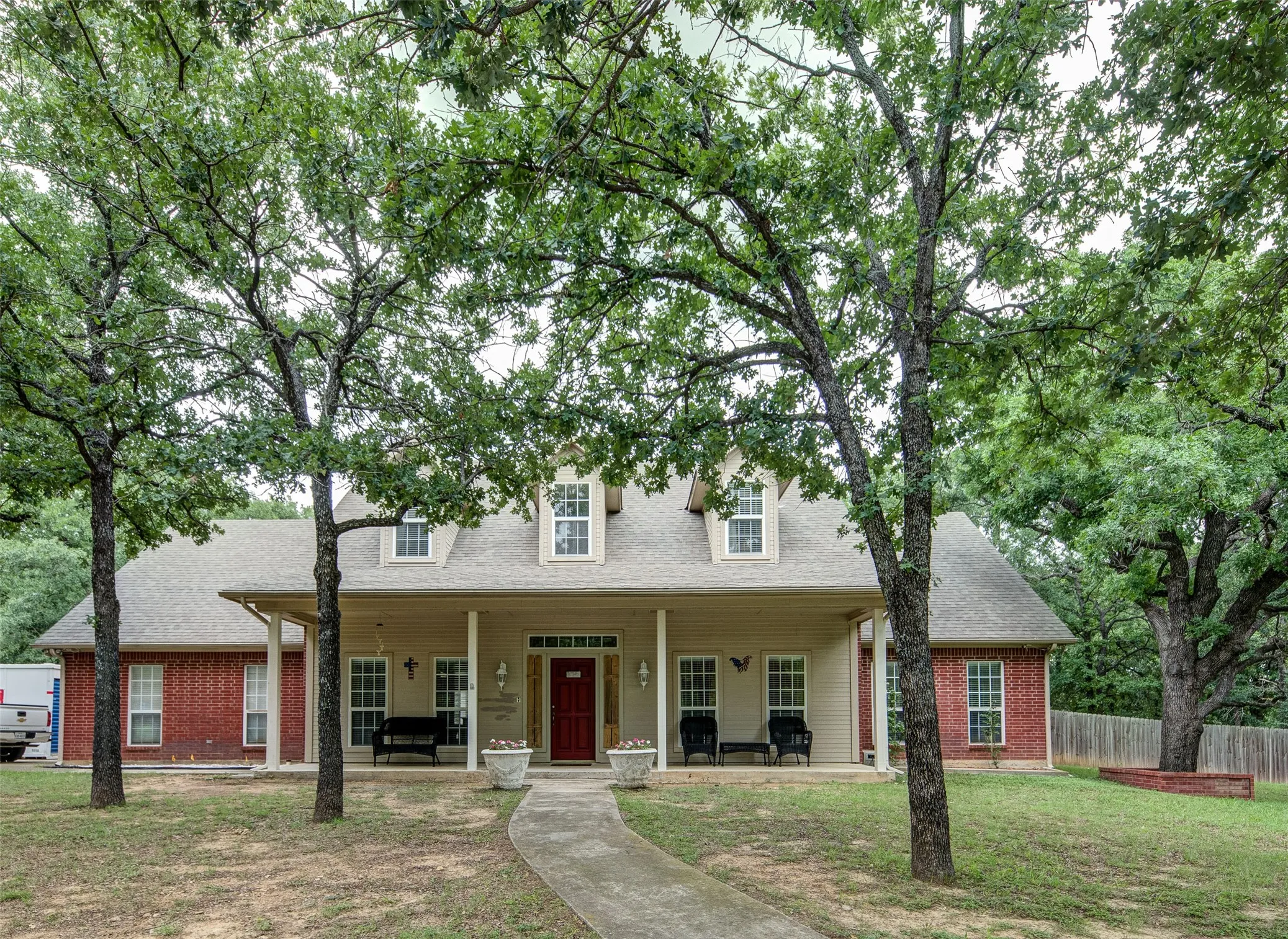 Single Family Residence For Sale in Wise County , 15 Shady Creek Lane, Bridgeport, Texas 76426, 4 Bedroom, 3 Bathroom, 2 Garage spaces, 2,896 Sqft, built in 2001, mls#21288232, Real Estate Agent in Bridgeport, Homes For Sale in Wise county, Homes For Sale in Bridgeport, Realtor in Bridgeport Texas, Real Estate Brokerage Independent Realty Texas, Luminita Cordes Realtor