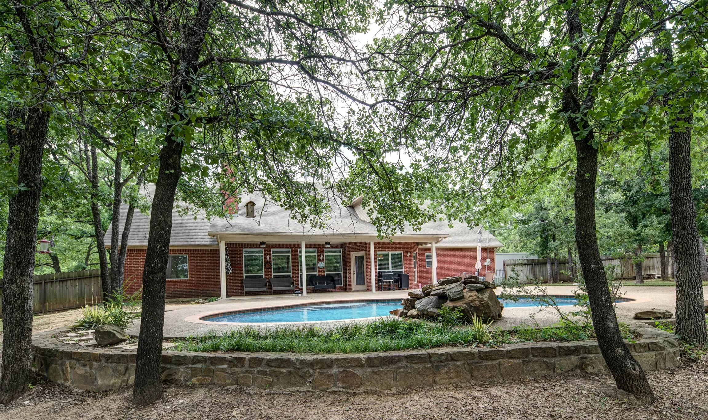 Single Family Residence For Sale in Wise County , 15 Shady Creek Lane, Bridgeport, Texas 76426, 4 Bedroom, 3 Bathroom, 2 Garage spaces, 2,896 Sqft, built in 2001, mls#21288232, Real Estate Agent in Bridgeport, Homes For Sale in Wise county, Homes For Sale in Bridgeport, Realtor in Bridgeport Texas, Real Estate Brokerage Independent Realty Texas, Luminita Cordes Realtor