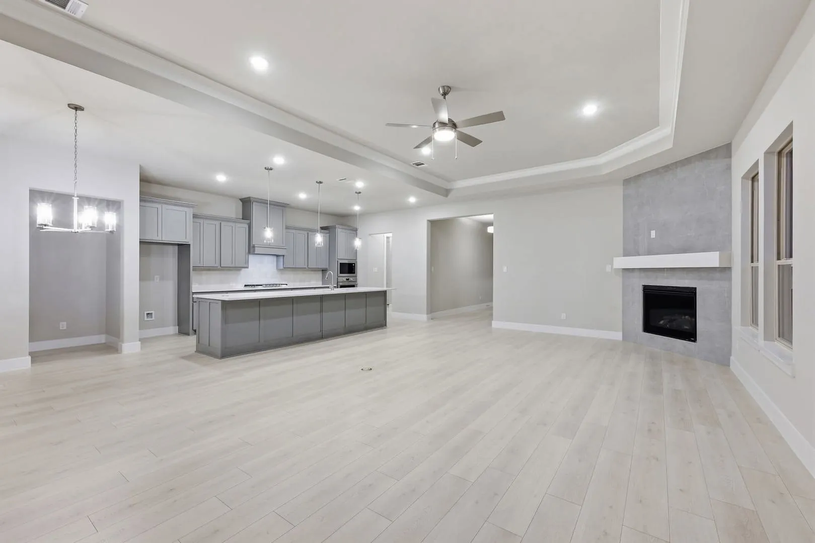 Camino_Way_2400_vacant-07