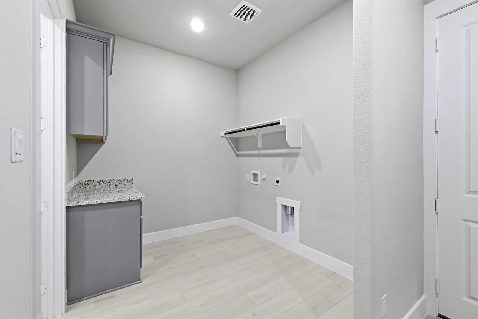 Camino_Way_2400_vacant-17