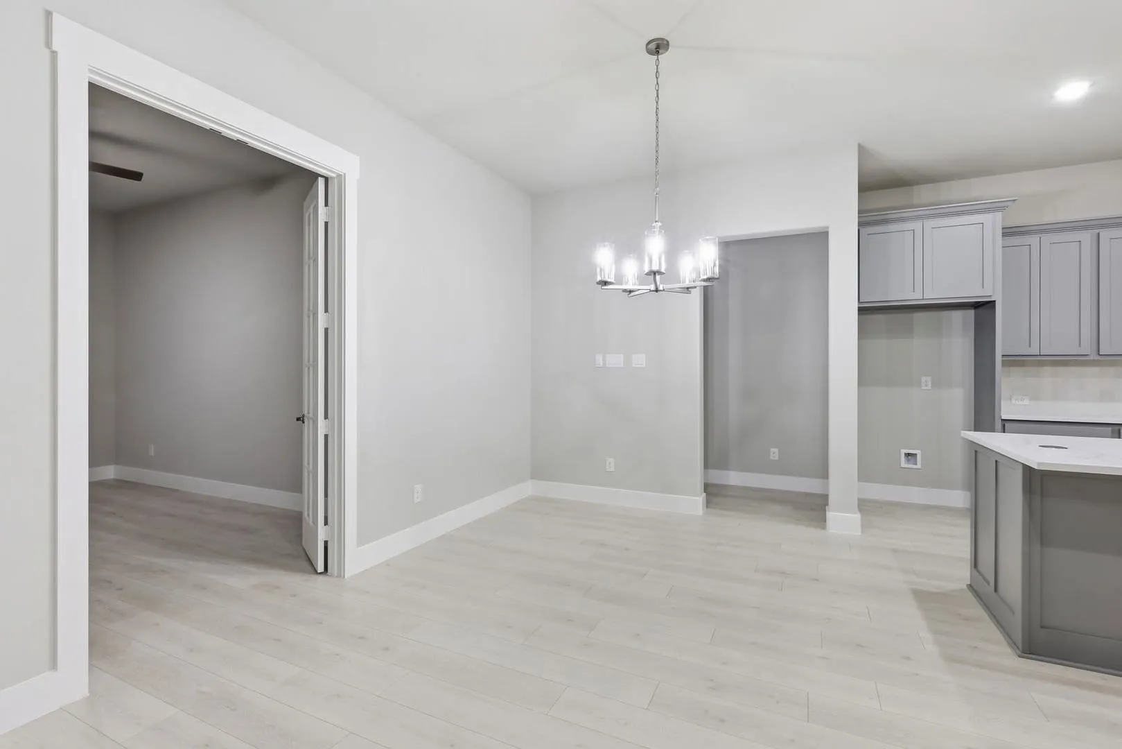Camino_Way_2400_vacant-11