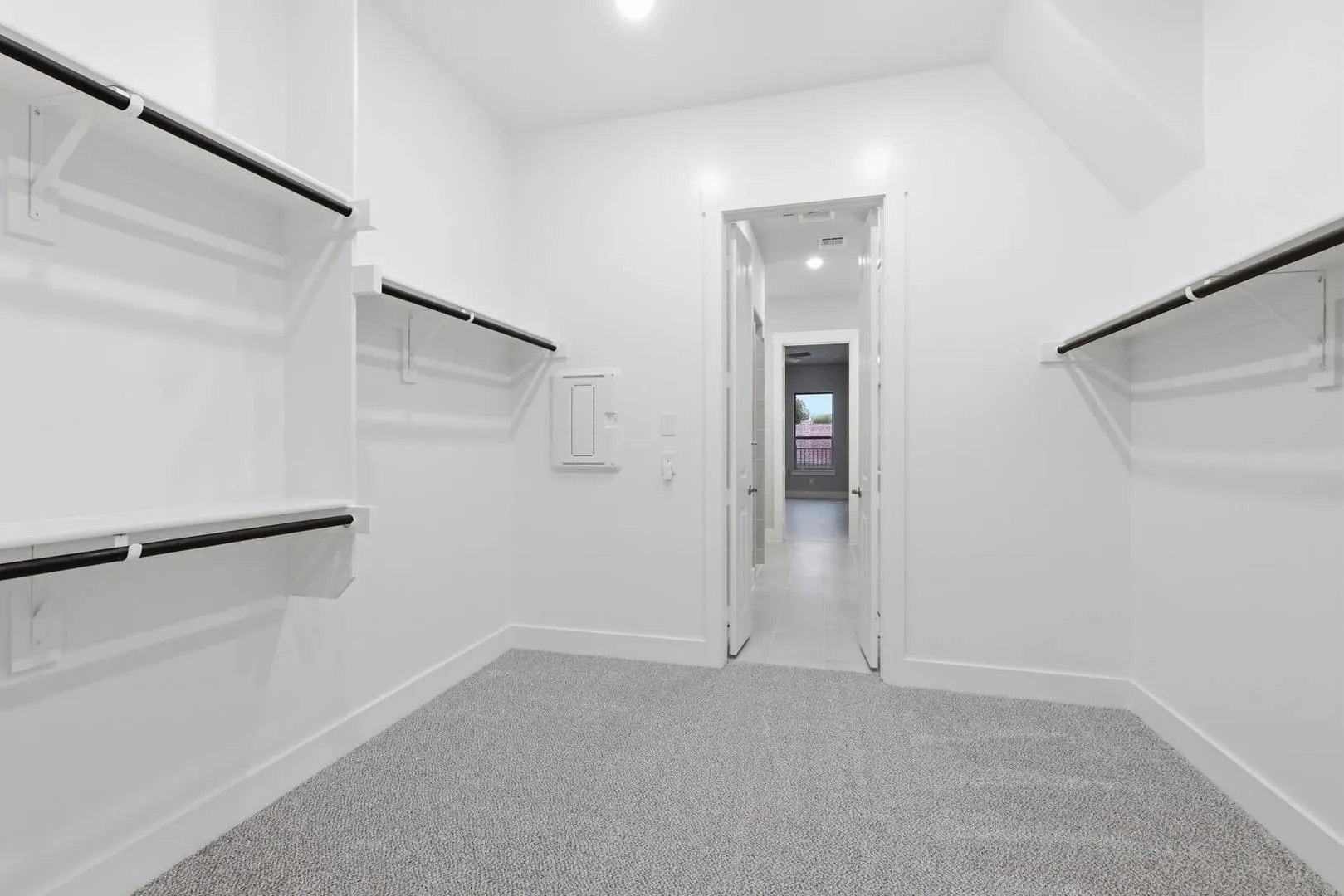 Camino_Way_2400_vacant-19