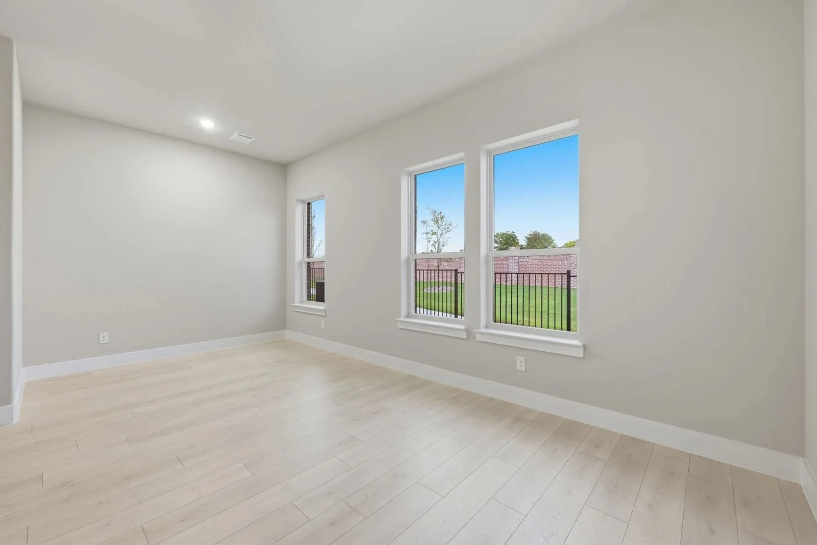 Camino_Way_2400_vacant-21
