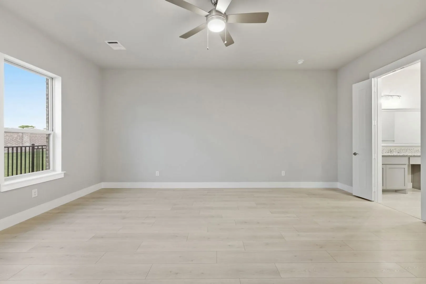 Camino_Way_2400_vacant-22