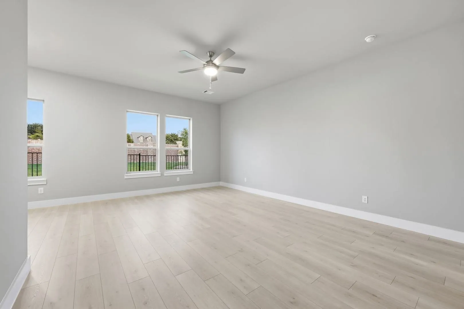 Camino_Way_2400_vacant-20