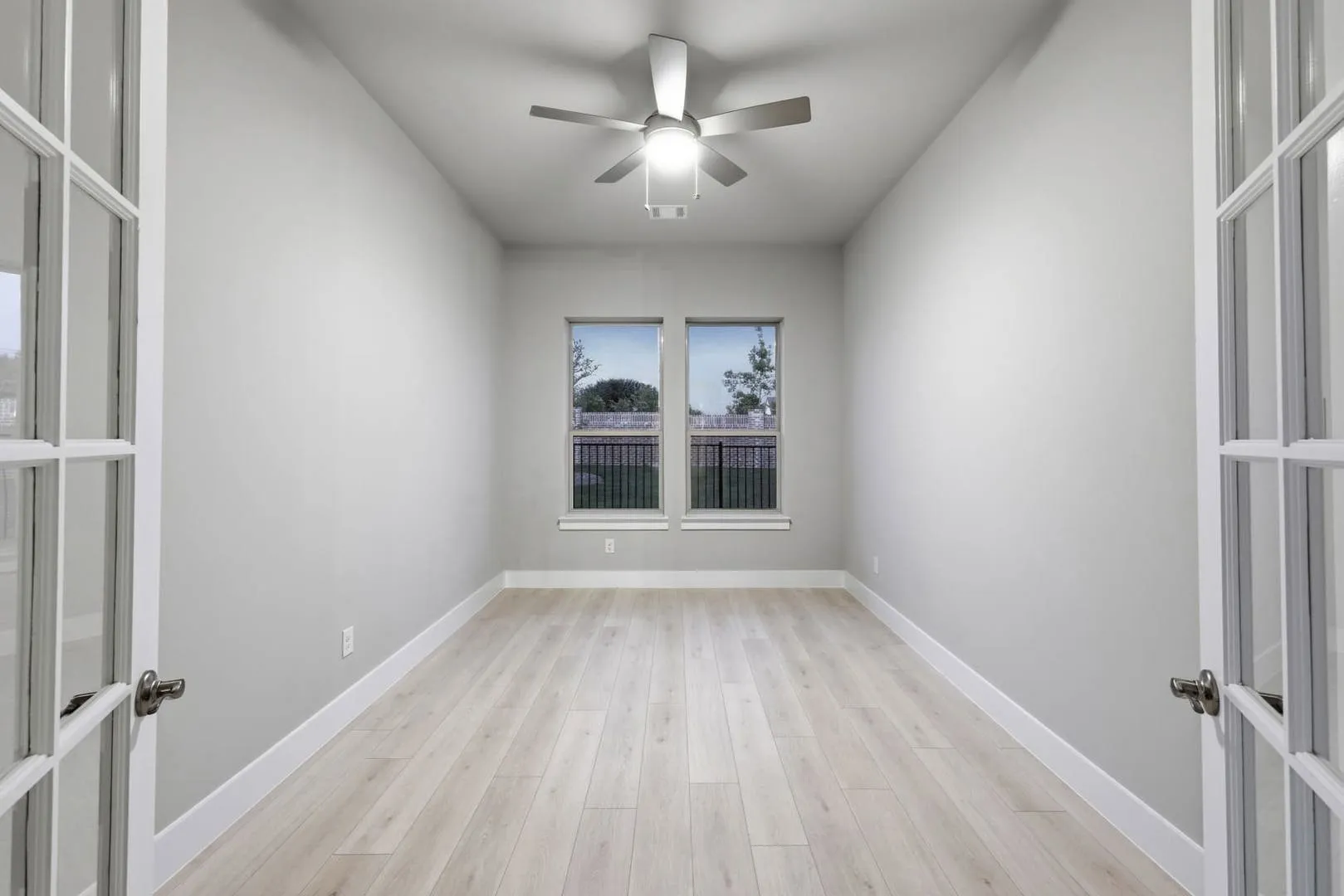 Camino_Way_2400_vacant-04