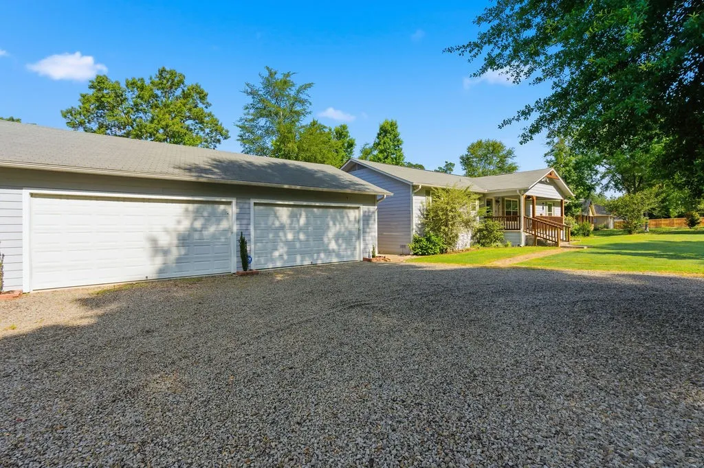 Single Family Residence For Sale in Franklin (TX) County , 85 SE CR 4305, Scroggins, Texas 75480, 3 Bedroom, 2 Bathroom, 4 Garage spaces, 1,792 Sqft, built in 2016, mls#21288255, Real Estate Agent in Scroggins, Homes For Sale in Franklin (TX) county, Homes For Sale in Scroggins, Realtor in Scroggins Texas, Real Estate Brokerage Independent Realty Texas, Luminita Cordes Realtor