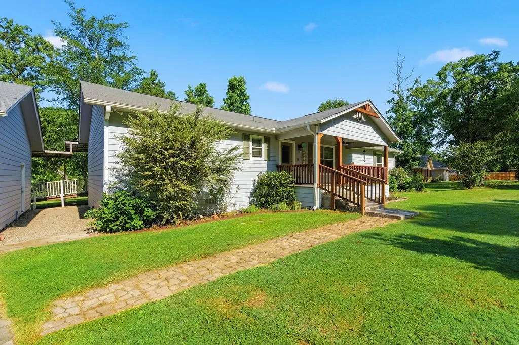 Single Family Residence For Sale in Franklin (TX) County , 85 SE CR 4305, Scroggins, Texas 75480, 3 Bedroom, 2 Bathroom, 4 Garage spaces, 1,792 Sqft, built in 2016, mls#21288255, Real Estate Agent in Scroggins, Homes For Sale in Franklin (TX) county, Homes For Sale in Scroggins, Realtor in Scroggins Texas, Real Estate Brokerage Independent Realty Texas, Luminita Cordes Realtor