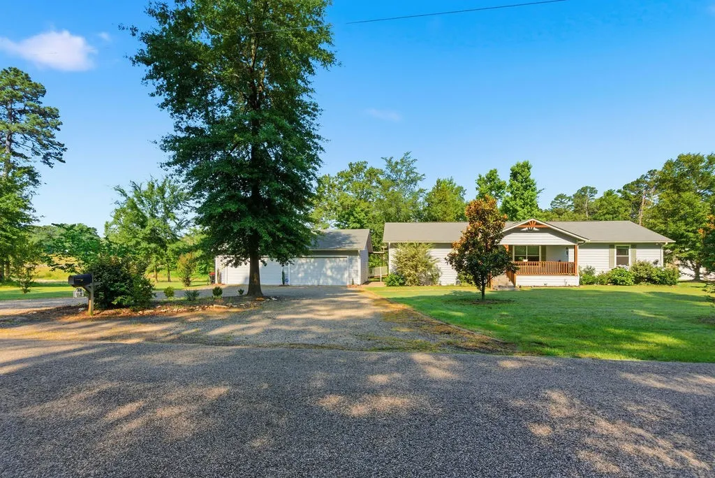 Single Family Residence For Sale in Franklin (TX) County , 85 SE CR 4305, Scroggins, Texas 75480, 3 Bedroom, 2 Bathroom, 4 Garage spaces, 1,792 Sqft, built in 2016, mls#21288255, Real Estate Agent in Scroggins, Homes For Sale in Franklin (TX) county, Homes For Sale in Scroggins, Realtor in Scroggins Texas, Real Estate Brokerage Independent Realty Texas, Luminita Cordes Realtor