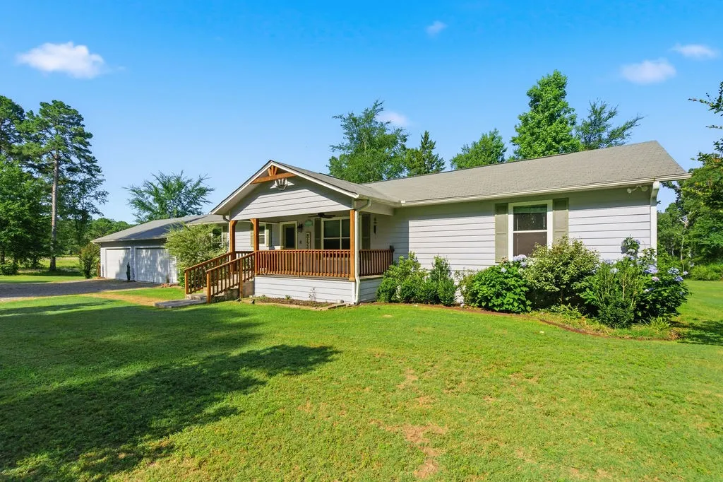 Single Family Residence For Sale in Franklin (TX) County , 85 SE CR 4305, Scroggins, Texas 75480, 3 Bedroom, 2 Bathroom, 4 Garage spaces, 1,792 Sqft, built in 2016, mls#21288255, Real Estate Agent in Scroggins, Homes For Sale in Franklin (TX) county, Homes For Sale in Scroggins, Realtor in Scroggins Texas, Real Estate Brokerage Independent Realty Texas, Luminita Cordes Realtor