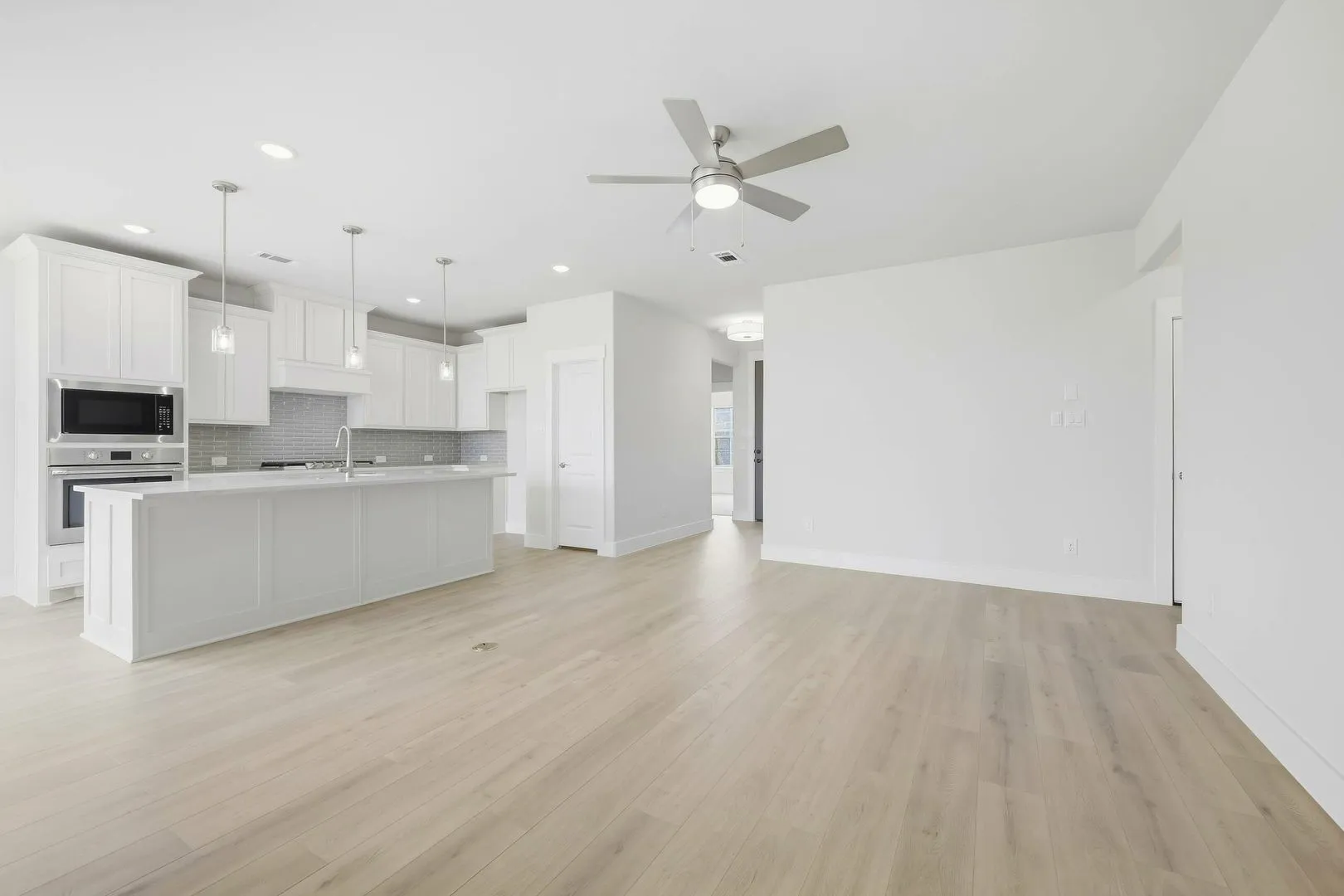 Single Family Residence For Sale in Denton County , 208 Ravenna Boulevard, Justin, Texas 76247, 2 Bedroom, 2 Bathroom, 3 Garage spaces, 1,322 Sqft, built in 2025, mls#21288259, Real Estate Agent in Justin, Homes For Sale in Denton county, Homes For Sale in Justin, Realtor in Justin Texas, Real Estate Brokerage Independent Realty Texas, Luminita Cordes Realtor