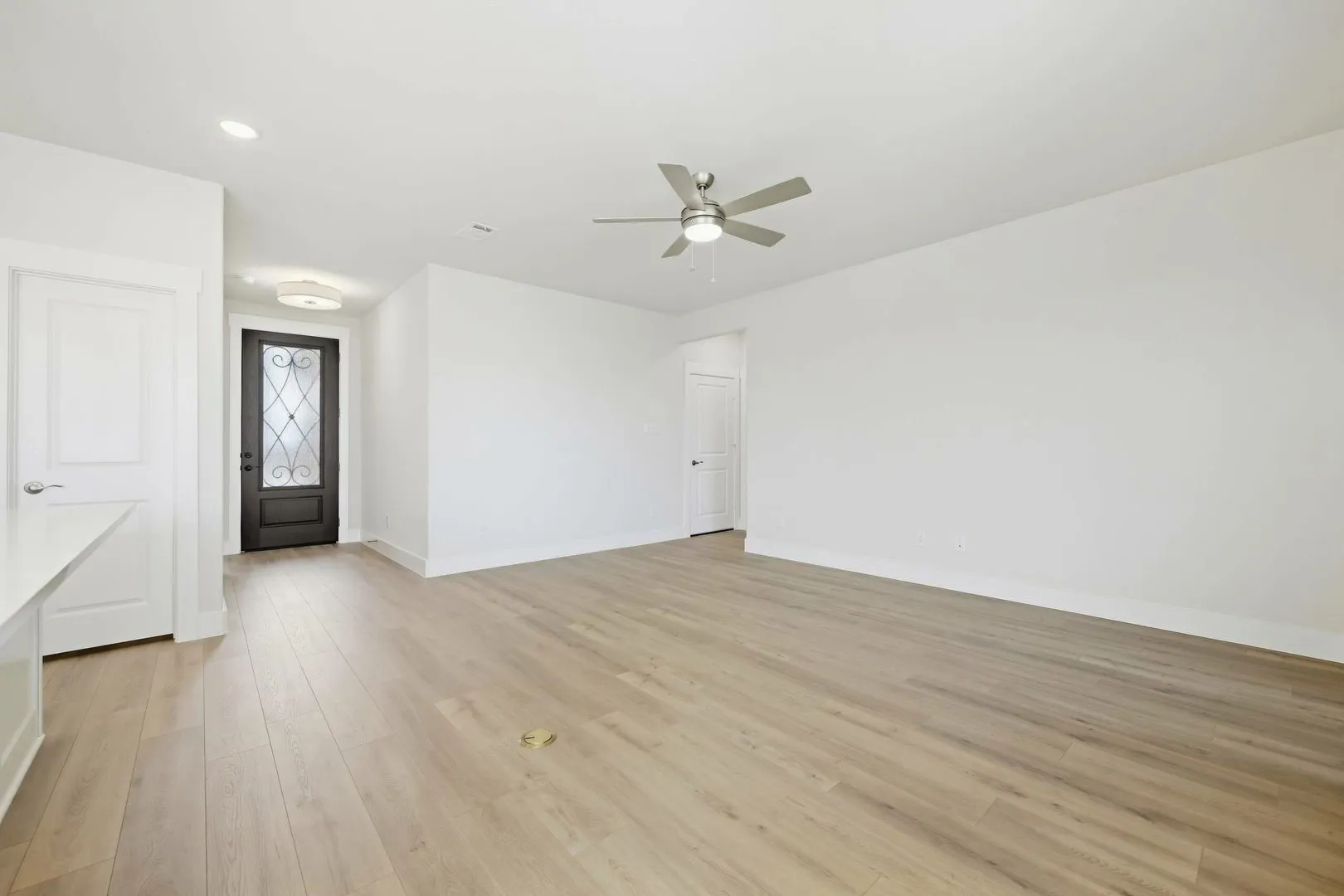 Single Family Residence For Sale in Denton County , 208 Ravenna Boulevard, Justin, Texas 76247, 2 Bedroom, 2 Bathroom, 3 Garage spaces, 1,322 Sqft, built in 2025, mls#21288259, Real Estate Agent in Justin, Homes For Sale in Denton county, Homes For Sale in Justin, Realtor in Justin Texas, Real Estate Brokerage Independent Realty Texas, Luminita Cordes Realtor