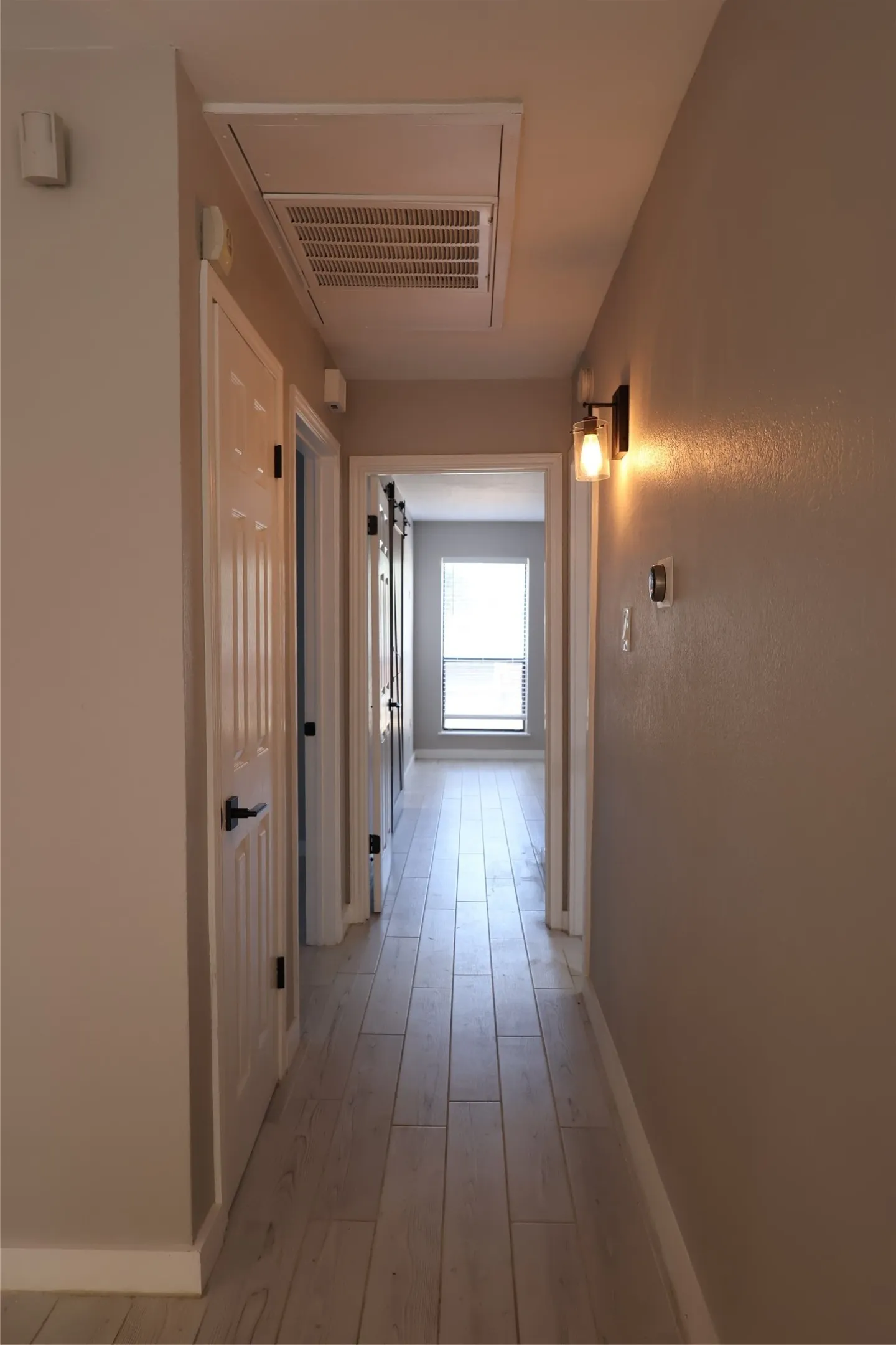 Condominium For Sale in Tarrant County , 1108 Harwell Drive 1711, Arlington, Texas 76011, 2 Bedroom, 1 Bathroom, Garage spaces, 963 Sqft, built in 1981, mls#21288282, Real Estate Agent in Arlington, Homes For Sale in Tarrant county, Homes For Sale in Arlington, Realtor in Arlington Texas, Real Estate Brokerage Independent Realty Texas, Luminita Cordes Realtor