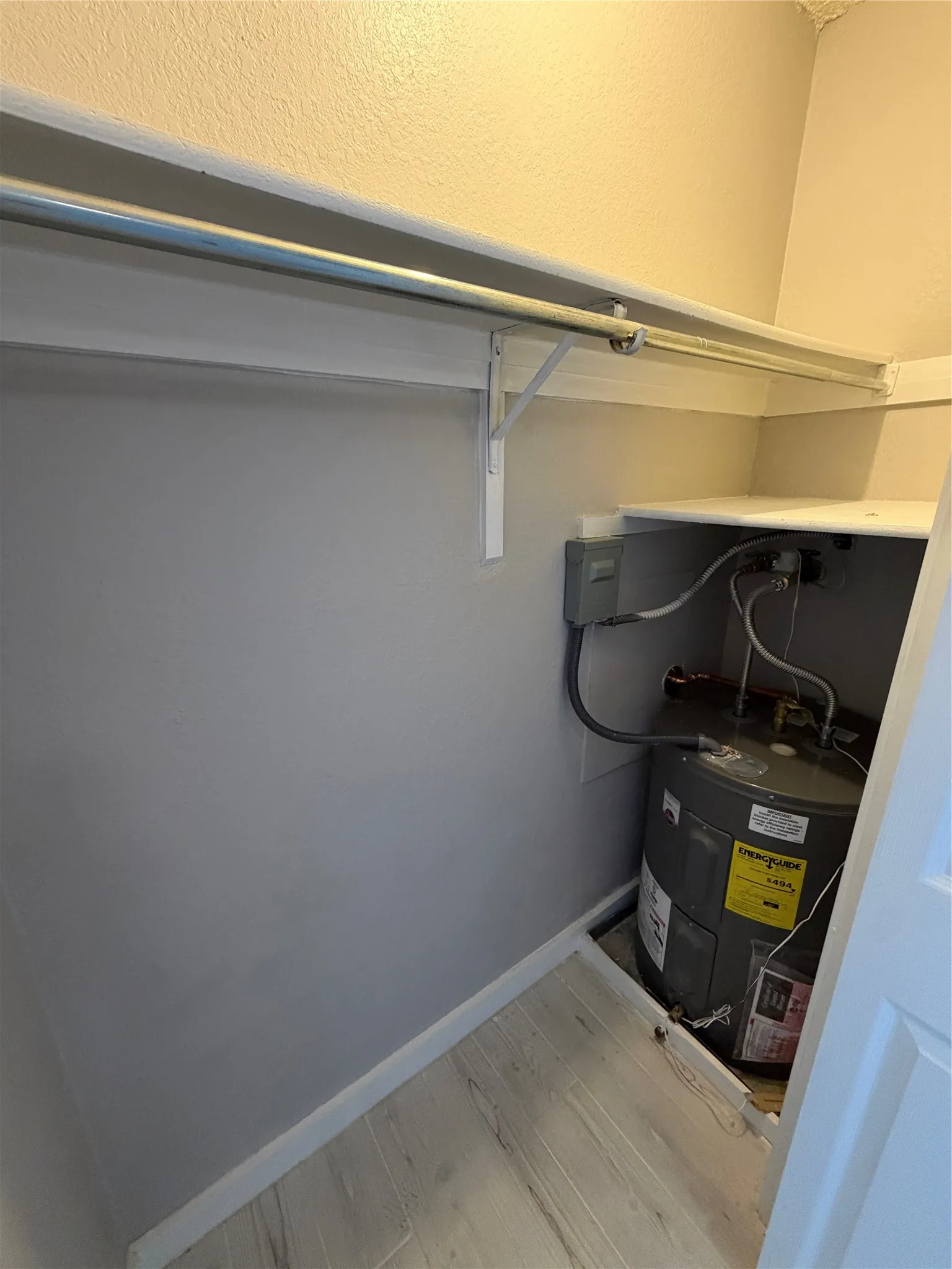 Condominium For Sale in Tarrant County , 1108 Harwell Drive 1711, Arlington, Texas 76011, 2 Bedroom, 1 Bathroom, Garage spaces, 963 Sqft, built in 1981, mls#21288282, Real Estate Agent in Arlington, Homes For Sale in Tarrant county, Homes For Sale in Arlington, Realtor in Arlington Texas, Real Estate Brokerage Independent Realty Texas, Luminita Cordes Realtor