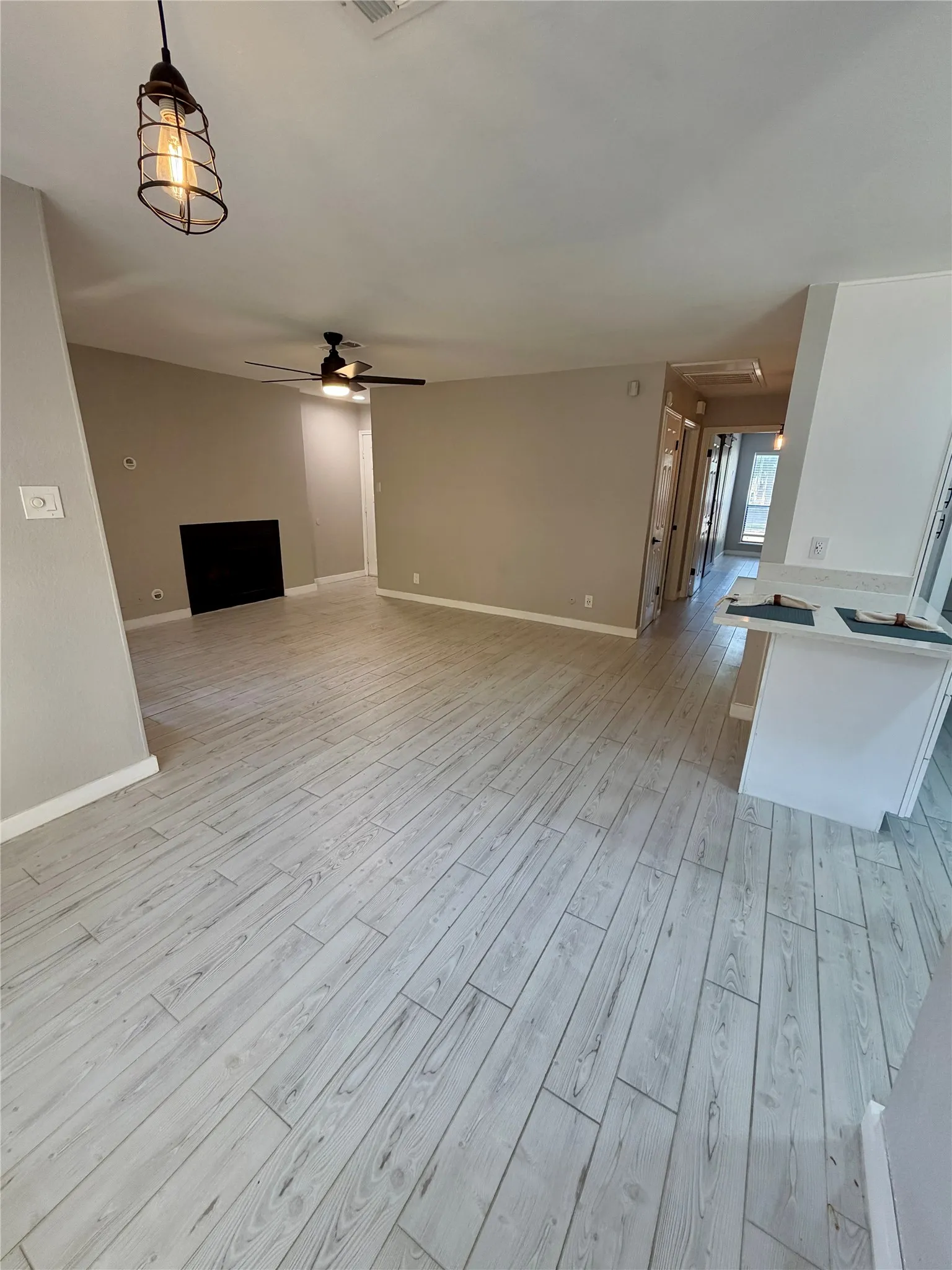 Condominium For Sale in Tarrant County , 1108 Harwell Drive 1711, Arlington, Texas 76011, 2 Bedroom, 1 Bathroom, Garage spaces, 963 Sqft, built in 1981, mls#21288282, Real Estate Agent in Arlington, Homes For Sale in Tarrant county, Homes For Sale in Arlington, Realtor in Arlington Texas, Real Estate Brokerage Independent Realty Texas, Luminita Cordes Realtor