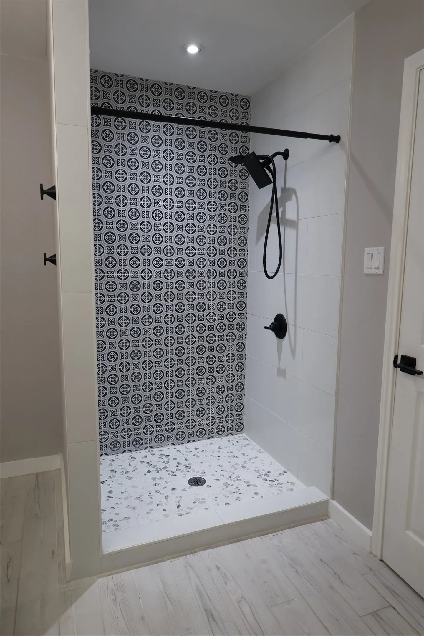 Condominium For Sale in Tarrant County , 1108 Harwell Drive 1711, Arlington, Texas 76011, 2 Bedroom, 1 Bathroom, Garage spaces, 963 Sqft, built in 1981, mls#21288282, Real Estate Agent in Arlington, Homes For Sale in Tarrant county, Homes For Sale in Arlington, Realtor in Arlington Texas, Real Estate Brokerage Independent Realty Texas, Luminita Cordes Realtor