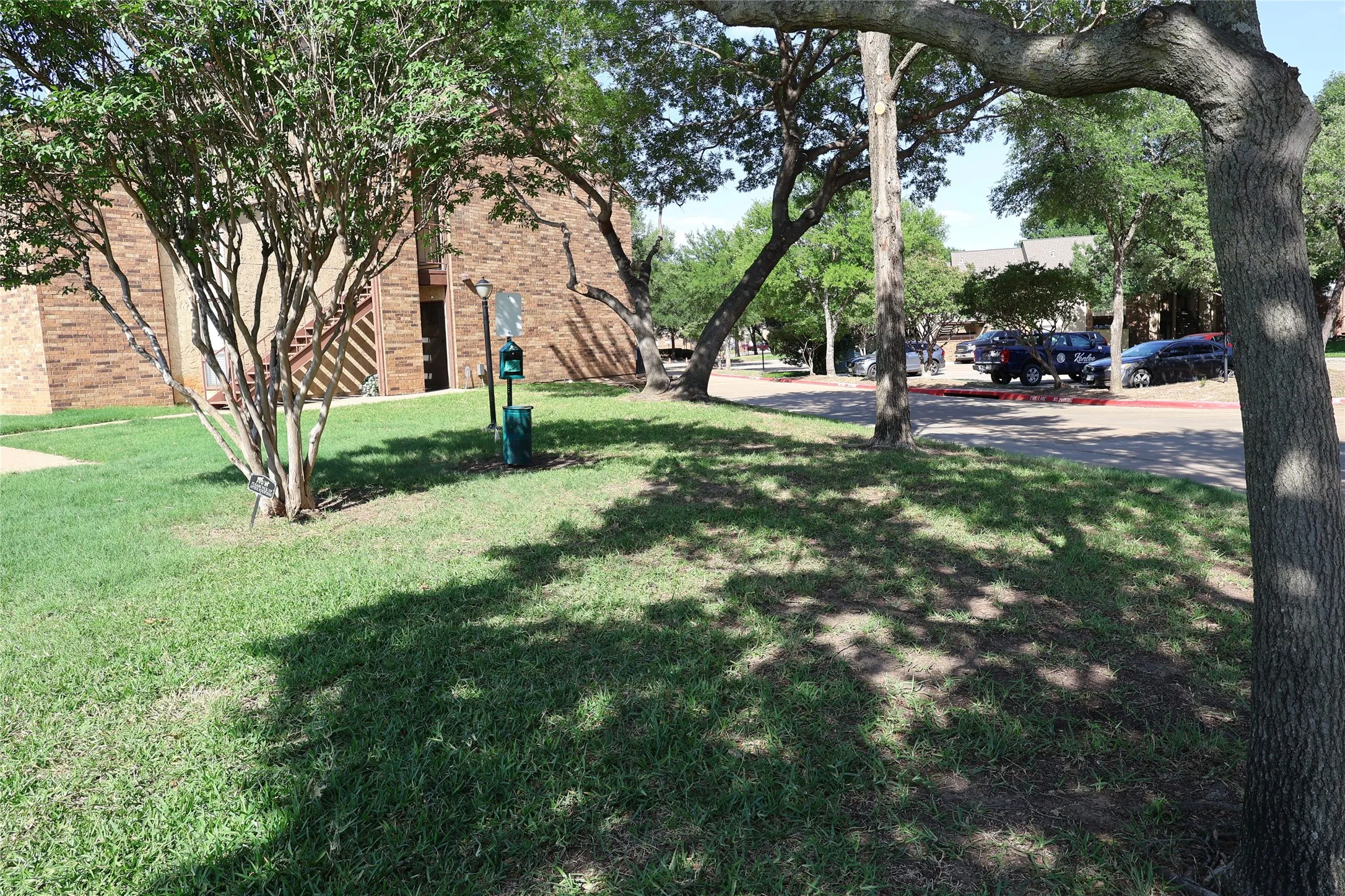 Condominium For Sale in Tarrant County , 1108 Harwell Drive 1711, Arlington, Texas 76011, 2 Bedroom, 1 Bathroom, Garage spaces, 963 Sqft, built in 1981, mls#21288282, Real Estate Agent in Arlington, Homes For Sale in Tarrant county, Homes For Sale in Arlington, Realtor in Arlington Texas, Real Estate Brokerage Independent Realty Texas, Luminita Cordes Realtor