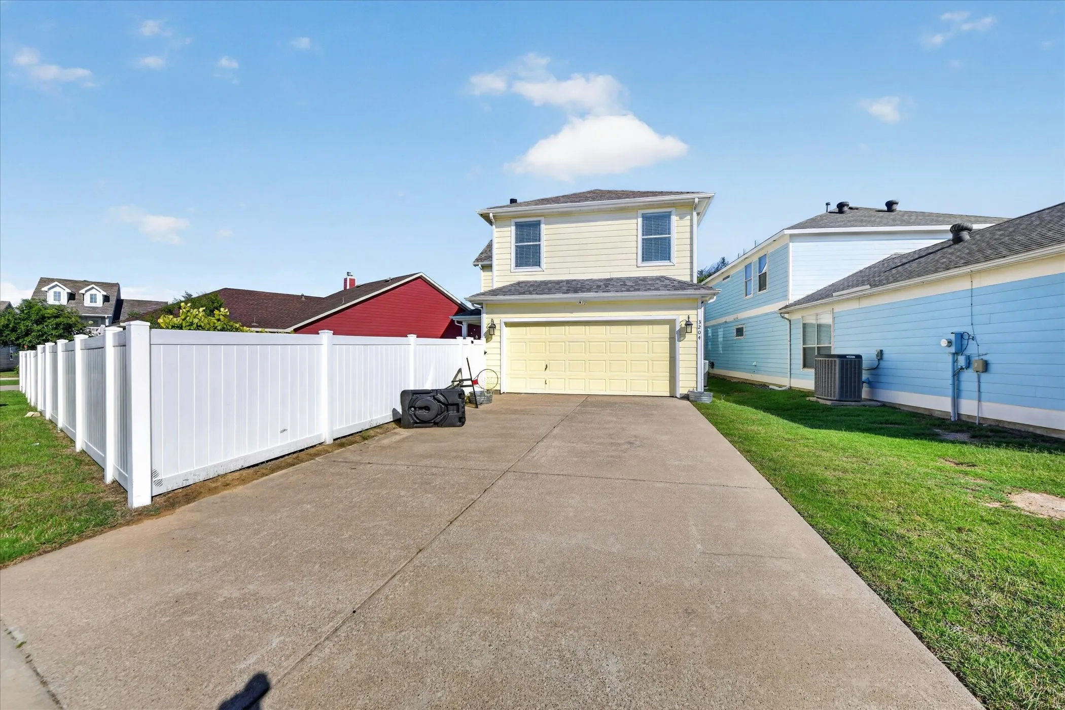 Single Family Residence For Sale in Tarrant County , 3204 Kinston Cove, Fort Worth, Texas 76179, 4 Bedroom, 3 Bathroom, 2 Garage spaces, 1,961 Sqft, built in 2006, mls#21288302, Real Estate Agent in Fort Worth, Homes For Sale in Tarrant county, Homes For Sale in Fort Worth, Realtor in Fort Worth Texas, Real Estate Brokerage Independent Realty Texas, Luminita Cordes Realtor