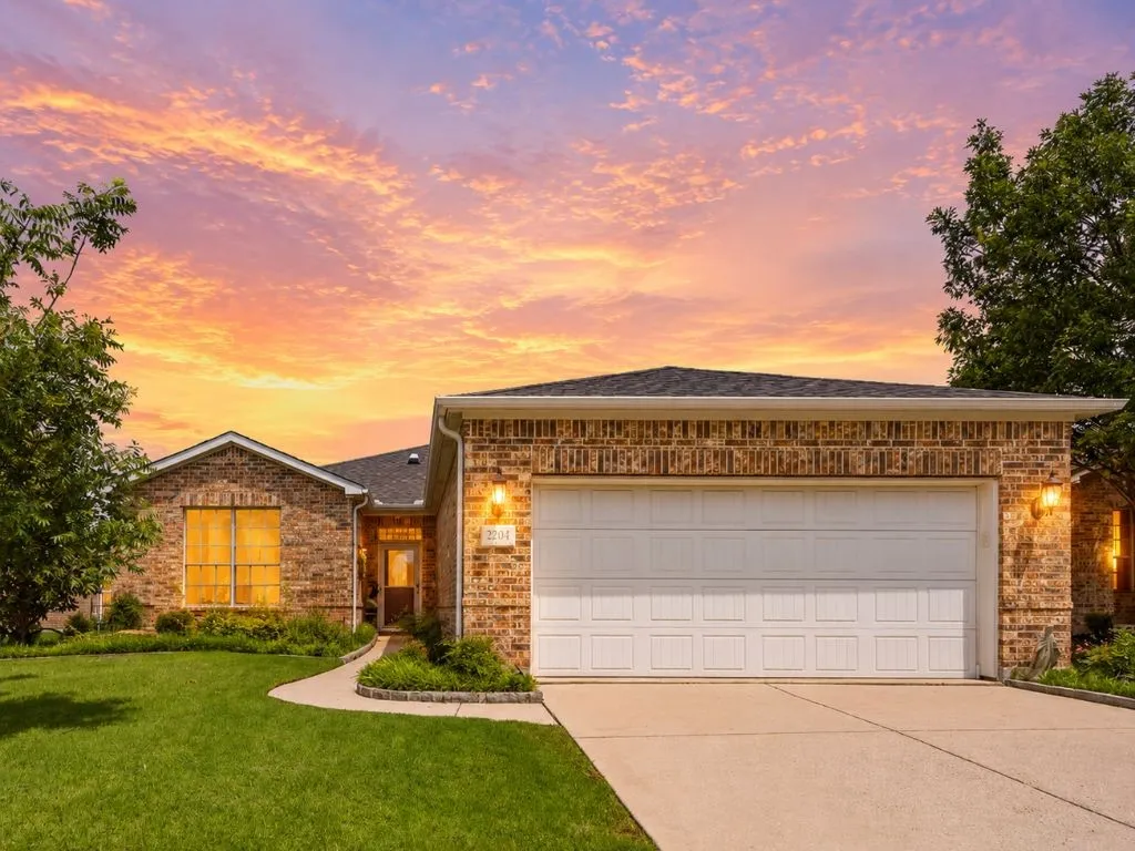 Single Family Residence For Sale in Denton County , 2204 Cane Hill Drive, Frisco, Texas 75036, 3 Bedroom, 2 Bathroom, 2 Garage spaces, 1,710 Sqft, built in 2012, mls#21275023, Real Estate Agent in Frisco, Homes For Sale in Denton county, Homes For Sale in Frisco, Realtor in Frisco Texas, Real Estate Brokerage Independent Realty Texas, Luminita Cordes Realtor