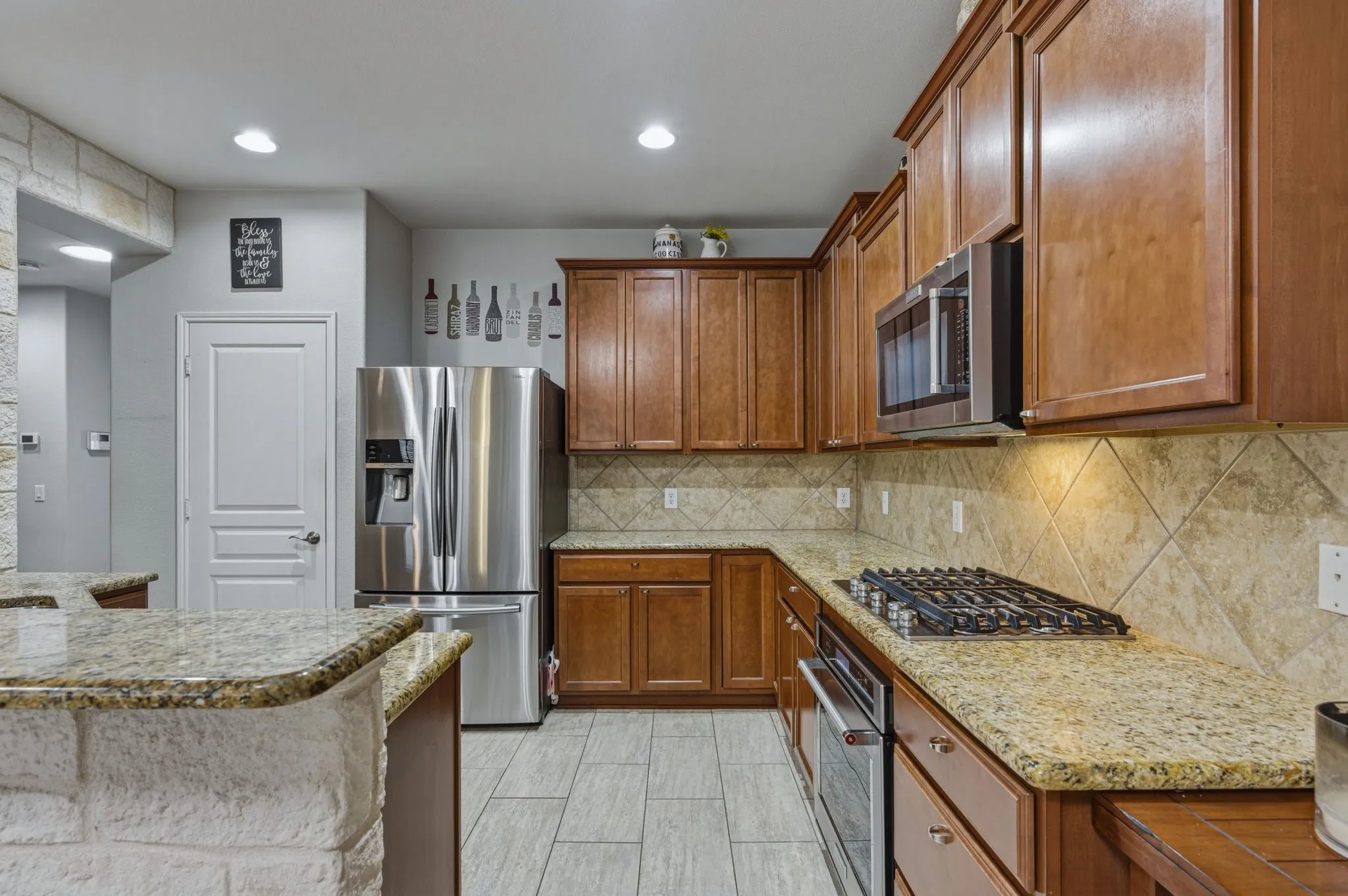Single Family Residence For Sale in Denton County , 2204 Cane Hill Drive, Frisco, Texas 75036, 3 Bedroom, 2 Bathroom, 2 Garage spaces, 1,710 Sqft, built in 2012, mls#21275023, Real Estate Agent in Frisco, Homes For Sale in Denton county, Homes For Sale in Frisco, Realtor in Frisco Texas, Real Estate Brokerage Independent Realty Texas, Luminita Cordes Realtor
