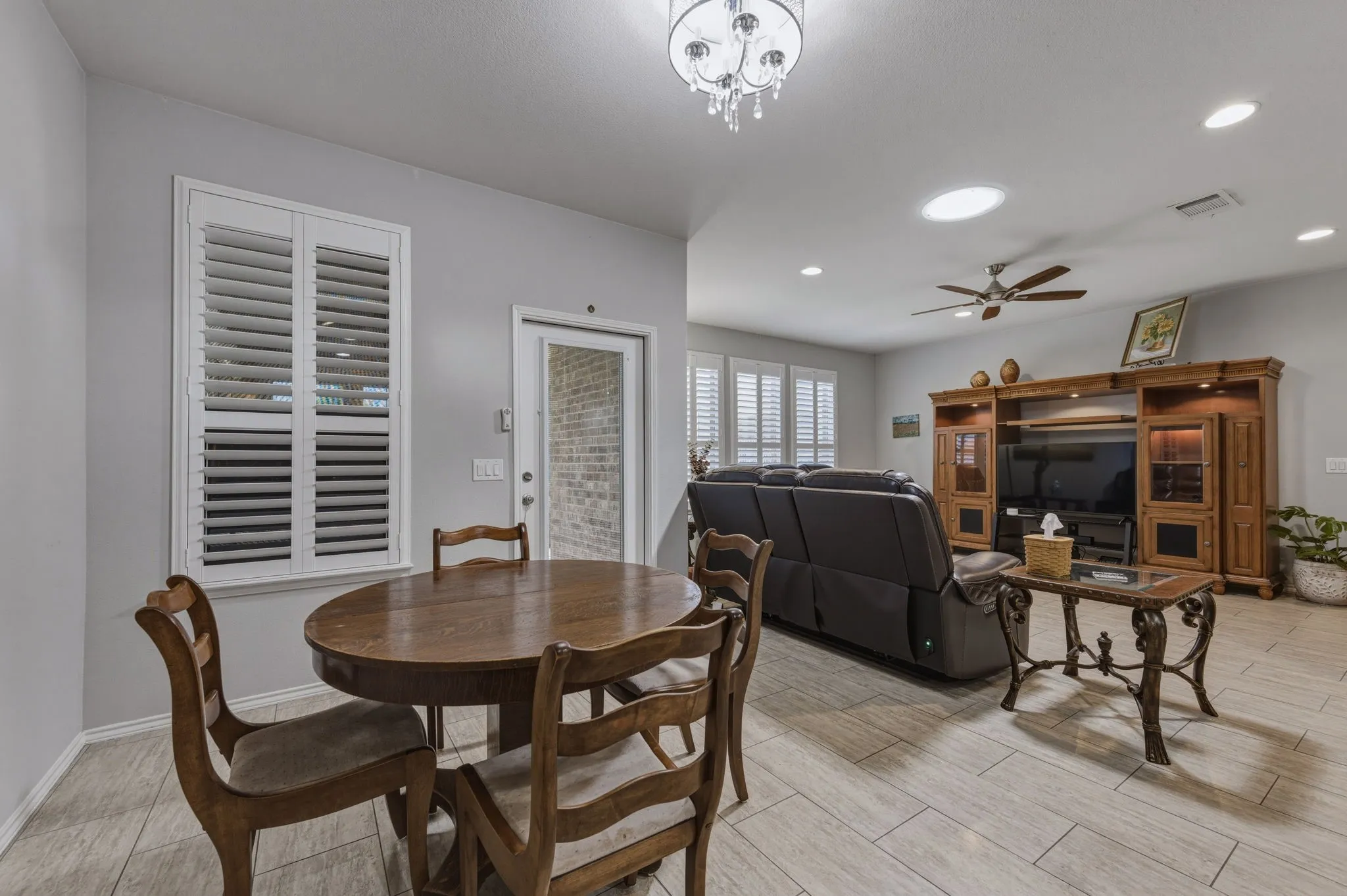 Single Family Residence For Sale in Denton County , 2204 Cane Hill Drive, Frisco, Texas 75036, 3 Bedroom, 2 Bathroom, 2 Garage spaces, 1,710 Sqft, built in 2012, mls#21275023, Real Estate Agent in Frisco, Homes For Sale in Denton county, Homes For Sale in Frisco, Realtor in Frisco Texas, Real Estate Brokerage Independent Realty Texas, Luminita Cordes Realtor