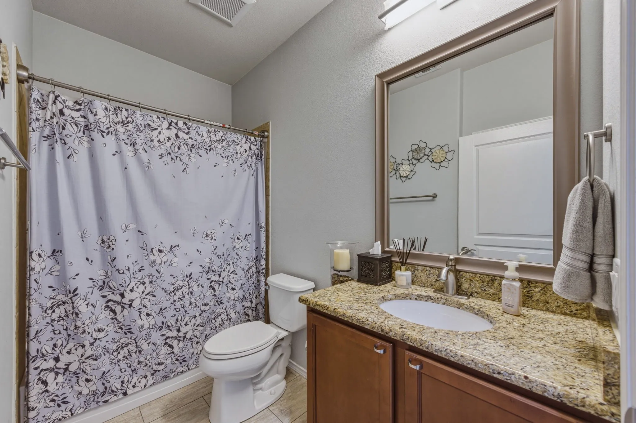 Single Family Residence For Sale in Denton County , 2204 Cane Hill Drive, Frisco, Texas 75036, 3 Bedroom, 2 Bathroom, 2 Garage spaces, 1,710 Sqft, built in 2012, mls#21275023, Real Estate Agent in Frisco, Homes For Sale in Denton county, Homes For Sale in Frisco, Realtor in Frisco Texas, Real Estate Brokerage Independent Realty Texas, Luminita Cordes Realtor