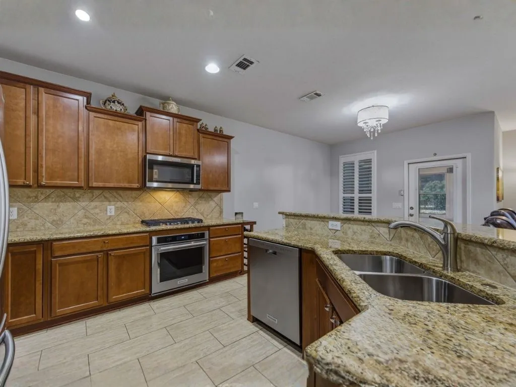 Single Family Residence For Sale in Denton County , 2204 Cane Hill Drive, Frisco, Texas 75036, 3 Bedroom, 2 Bathroom, 2 Garage spaces, 1,710 Sqft, built in 2012, mls#21275023, Real Estate Agent in Frisco, Homes For Sale in Denton county, Homes For Sale in Frisco, Realtor in Frisco Texas, Real Estate Brokerage Independent Realty Texas, Luminita Cordes Realtor