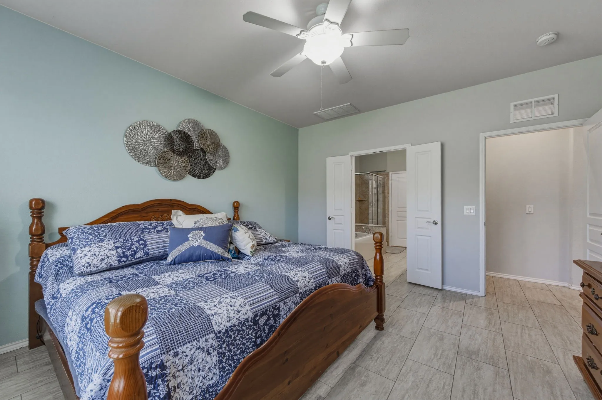 Single Family Residence For Sale in Denton County , 2204 Cane Hill Drive, Frisco, Texas 75036, 3 Bedroom, 2 Bathroom, 2 Garage spaces, 1,710 Sqft, built in 2012, mls#21275023, Real Estate Agent in Frisco, Homes For Sale in Denton county, Homes For Sale in Frisco, Realtor in Frisco Texas, Real Estate Brokerage Independent Realty Texas, Luminita Cordes Realtor