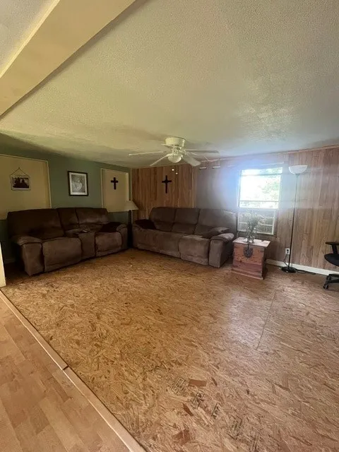 Mobile Home For Sale in Kaufman County , 10970 County Road 4020, Kemp, Texas 75143, 3 Bedroom, 2 Bathroom, Garage spaces, 1,344 Sqft, built in 1987, mls#21287615, Real Estate Agent in Kemp, Homes For Sale in Kaufman county, Homes For Sale in Kemp, Realtor in Kemp Texas, Real Estate Brokerage Independent Realty Texas, Luminita Cordes Realtor