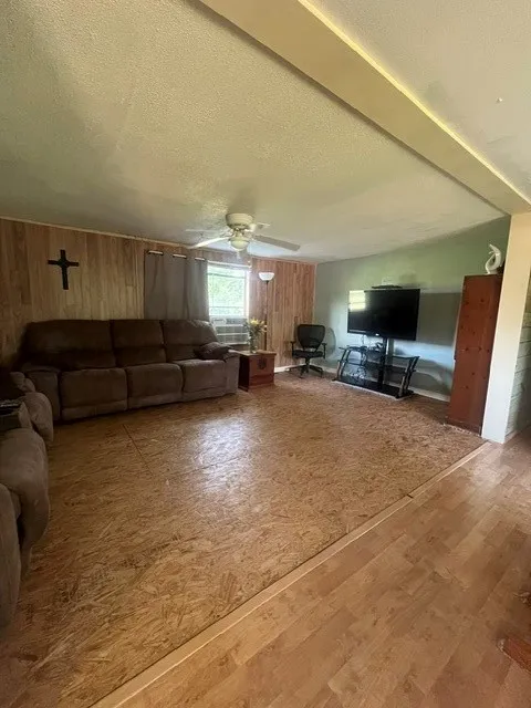 Mobile Home For Sale in Kaufman County , 10970 County Road 4020, Kemp, Texas 75143, 3 Bedroom, 2 Bathroom, Garage spaces, 1,344 Sqft, built in 1987, mls#21287615, Real Estate Agent in Kemp, Homes For Sale in Kaufman county, Homes For Sale in Kemp, Realtor in Kemp Texas, Real Estate Brokerage Independent Realty Texas, Luminita Cordes Realtor