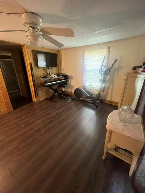 Mobile Home For Sale in Kaufman County , 10970 County Road 4020, Kemp, Texas 75143, 3 Bedroom, 2 Bathroom, Garage spaces, 1,344 Sqft, built in 1987, mls#21287615, Real Estate Agent in Kemp, Homes For Sale in Kaufman county, Homes For Sale in Kemp, Realtor in Kemp Texas, Real Estate Brokerage Independent Realty Texas, Luminita Cordes Realtor