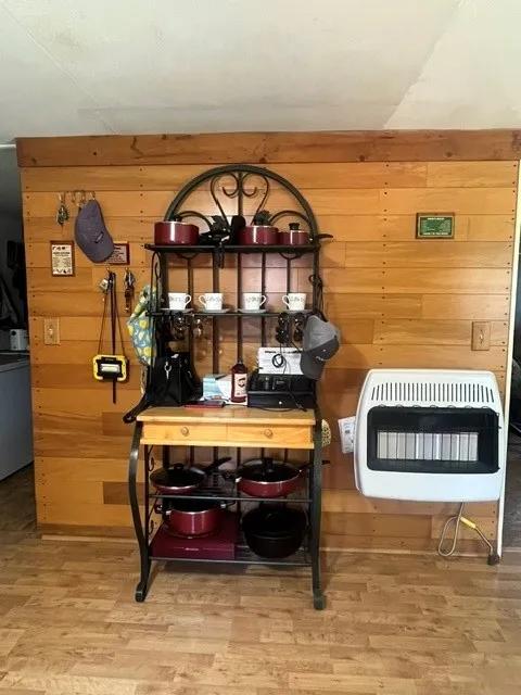 Mobile Home For Sale in Kaufman County , 10970 County Road 4020, Kemp, Texas 75143, 3 Bedroom, 2 Bathroom, Garage spaces, 1,344 Sqft, built in 1987, mls#21287615, Real Estate Agent in Kemp, Homes For Sale in Kaufman county, Homes For Sale in Kemp, Realtor in Kemp Texas, Real Estate Brokerage Independent Realty Texas, Luminita Cordes Realtor