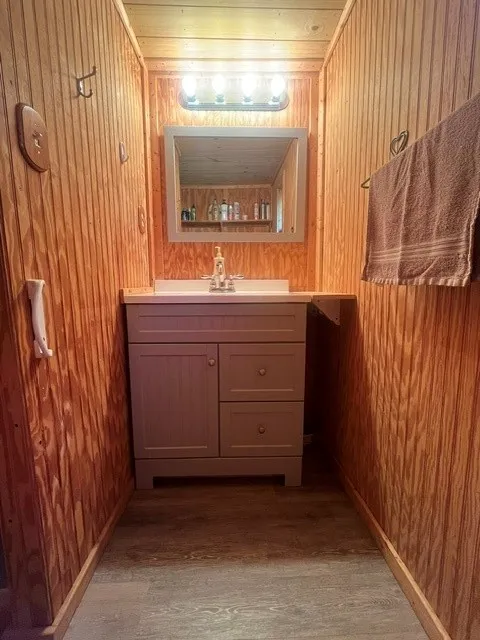 Mobile Home For Sale in Kaufman County , 10970 County Road 4020, Kemp, Texas 75143, 3 Bedroom, 2 Bathroom, Garage spaces, 1,344 Sqft, built in 1987, mls#21287615, Real Estate Agent in Kemp, Homes For Sale in Kaufman county, Homes For Sale in Kemp, Realtor in Kemp Texas, Real Estate Brokerage Independent Realty Texas, Luminita Cordes Realtor