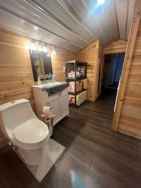 Single Family Residence For Sale in Kaufman County , 10755 Lakeside Drive, Kemp, Texas 75143, 3 Bedroom, 1 Bathroom, Garage spaces, 1,232 Sqft, built in 2017, mls#21287474, Real Estate Agent in Kemp, Homes For Sale in Kaufman county, Homes For Sale in Kemp, Realtor in Kemp Texas, Real Estate Brokerage Independent Realty Texas, Luminita Cordes Realtor