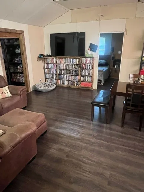 Single Family Residence For Sale in Kaufman County , 10755 Lakeside Drive, Kemp, Texas 75143, 3 Bedroom, 1 Bathroom, Garage spaces, 1,232 Sqft, built in 2017, mls#21287474, Real Estate Agent in Kemp, Homes For Sale in Kaufman county, Homes For Sale in Kemp, Realtor in Kemp Texas, Real Estate Brokerage Independent Realty Texas, Luminita Cordes Realtor