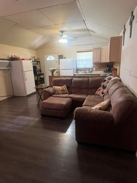 Single Family Residence For Sale in Kaufman County , 10755 Lakeside Drive, Kemp, Texas 75143, 3 Bedroom, 1 Bathroom, Garage spaces, 1,232 Sqft, built in 2017, mls#21287474, Real Estate Agent in Kemp, Homes For Sale in Kaufman county, Homes For Sale in Kemp, Realtor in Kemp Texas, Real Estate Brokerage Independent Realty Texas, Luminita Cordes Realtor