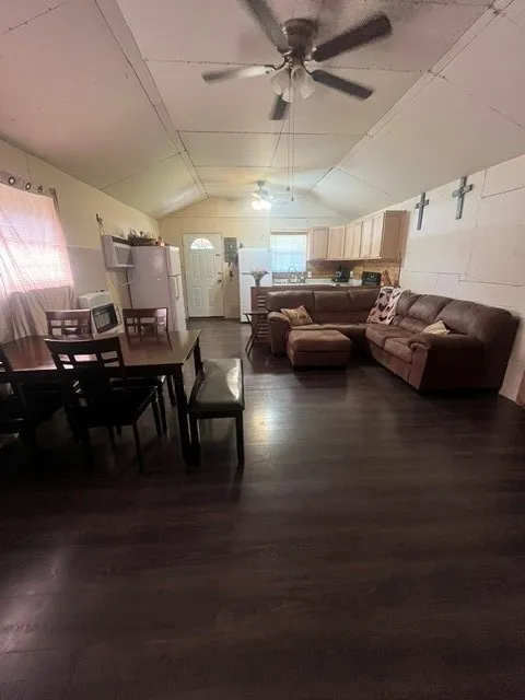 Single Family Residence For Sale in Kaufman County , 10755 Lakeside Drive, Kemp, Texas 75143, 3 Bedroom, 1 Bathroom, Garage spaces, 1,232 Sqft, built in 2017, mls#21287474, Real Estate Agent in Kemp, Homes For Sale in Kaufman county, Homes For Sale in Kemp, Realtor in Kemp Texas, Real Estate Brokerage Independent Realty Texas, Luminita Cordes Realtor