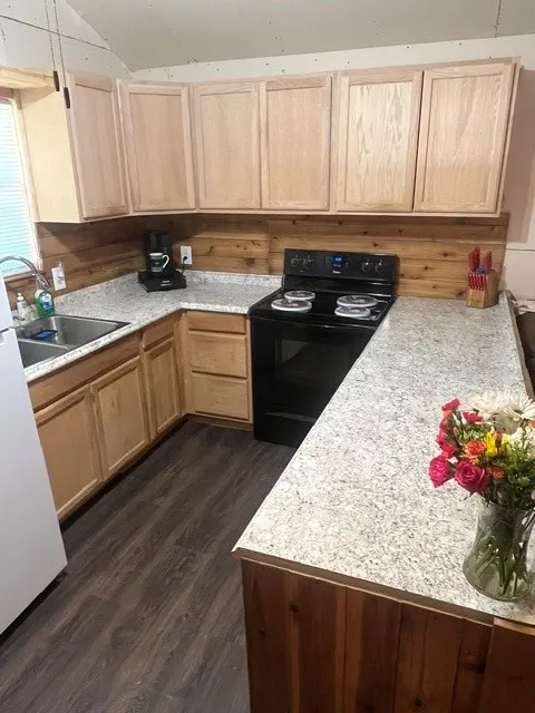 Single Family Residence For Sale in Kaufman County , 10755 Lakeside Drive, Kemp, Texas 75143, 3 Bedroom, 1 Bathroom, Garage spaces, 1,232 Sqft, built in 2017, mls#21287474, Real Estate Agent in Kemp, Homes For Sale in Kaufman county, Homes For Sale in Kemp, Realtor in Kemp Texas, Real Estate Brokerage Independent Realty Texas, Luminita Cordes Realtor