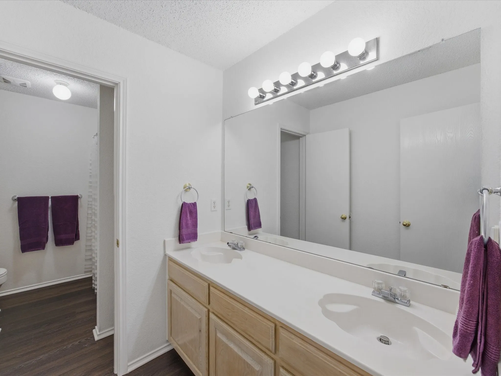 Single Family Residence For Sale in Tarrant County , 1123 Greenview Lane, Kennedale, Texas 76060, 4 Bedrooms, 2 Bathrooms, 2 Garage spaces, 1,775 Sqft, built in 1999, Price $347,500, mls#21280237, Real Estate Agent in Kennedale, Homes For Sale in Tarrant county, Homes For Sale in Kennedale, Realtor in Kennedale Texas, Real Estate Brokerage Independent Realty Texas, Luminita Cordes Realtor