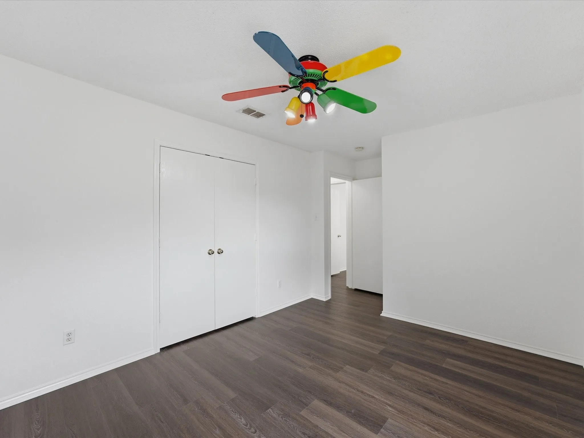 Single Family Residence For Sale in Tarrant County , 1123 Greenview Lane, Kennedale, Texas 76060, 4 Bedrooms, 2 Bathrooms, 2 Garage spaces, 1,775 Sqft, built in 1999, Price $347,500, mls#21280237, Real Estate Agent in Kennedale, Homes For Sale in Tarrant county, Homes For Sale in Kennedale, Realtor in Kennedale Texas, Real Estate Brokerage Independent Realty Texas, Luminita Cordes Realtor