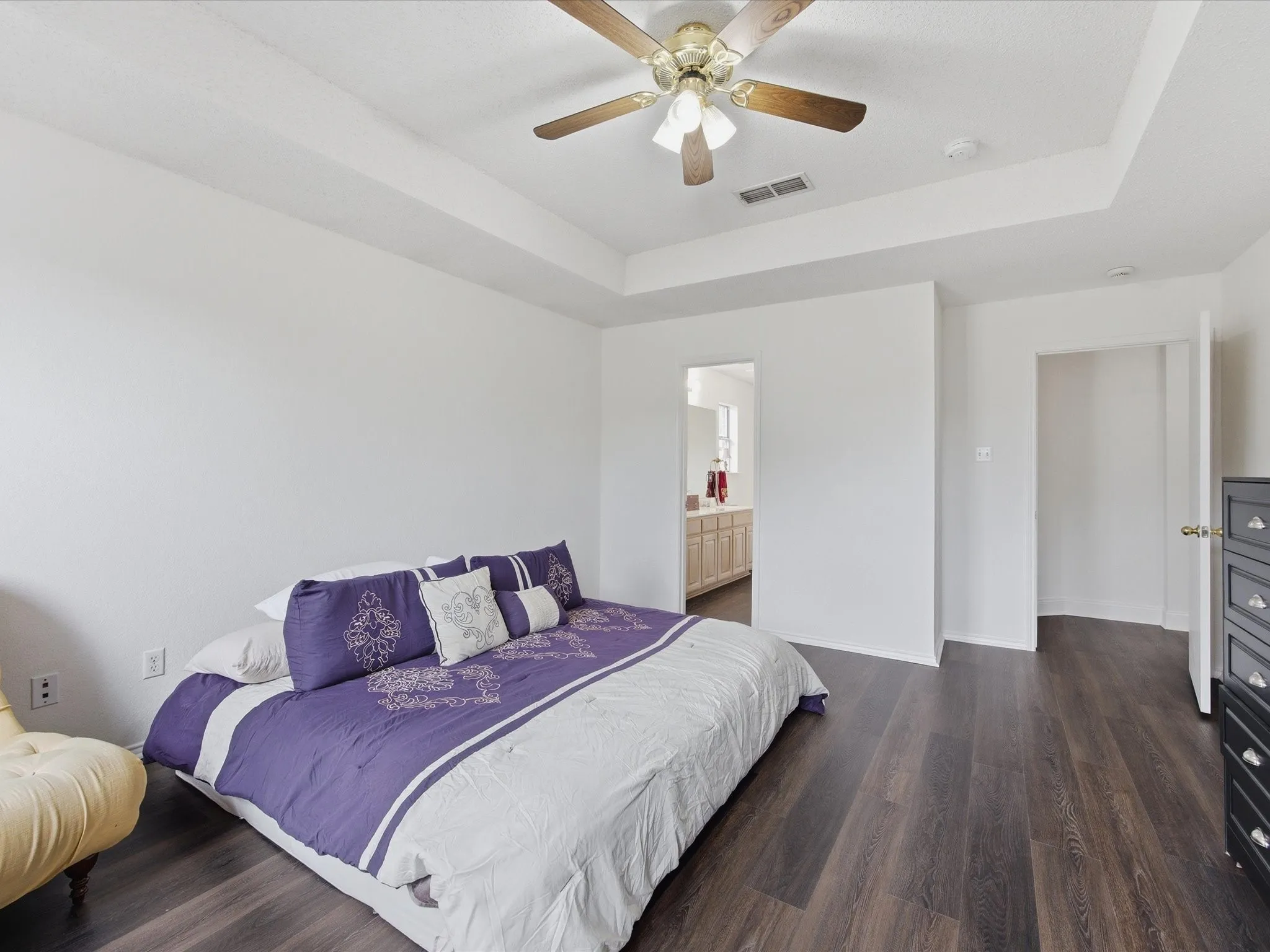 Single Family Residence For Sale in Tarrant County , 1123 Greenview Lane, Kennedale, Texas 76060, 4 Bedrooms, 2 Bathrooms, 2 Garage spaces, 1,775 Sqft, built in 1999, Price $347,500, mls#21280237, Real Estate Agent in Kennedale, Homes For Sale in Tarrant county, Homes For Sale in Kennedale, Realtor in Kennedale Texas, Real Estate Brokerage Independent Realty Texas, Luminita Cordes Realtor