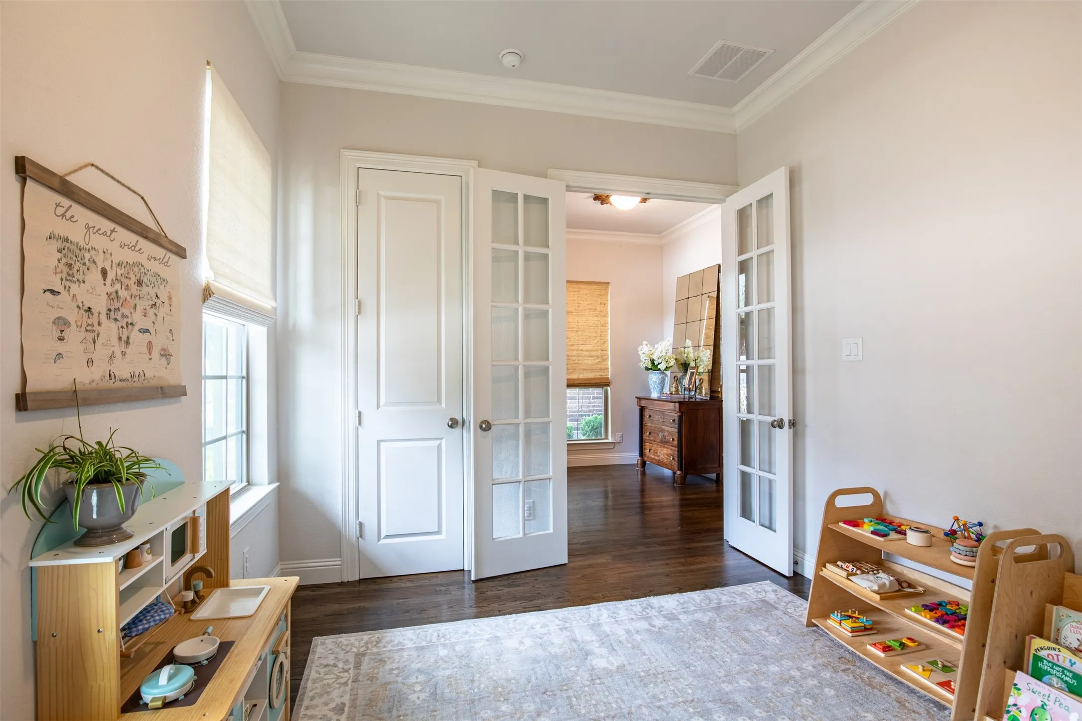 Guest Bedroom with closet. Currently used as a playroom.