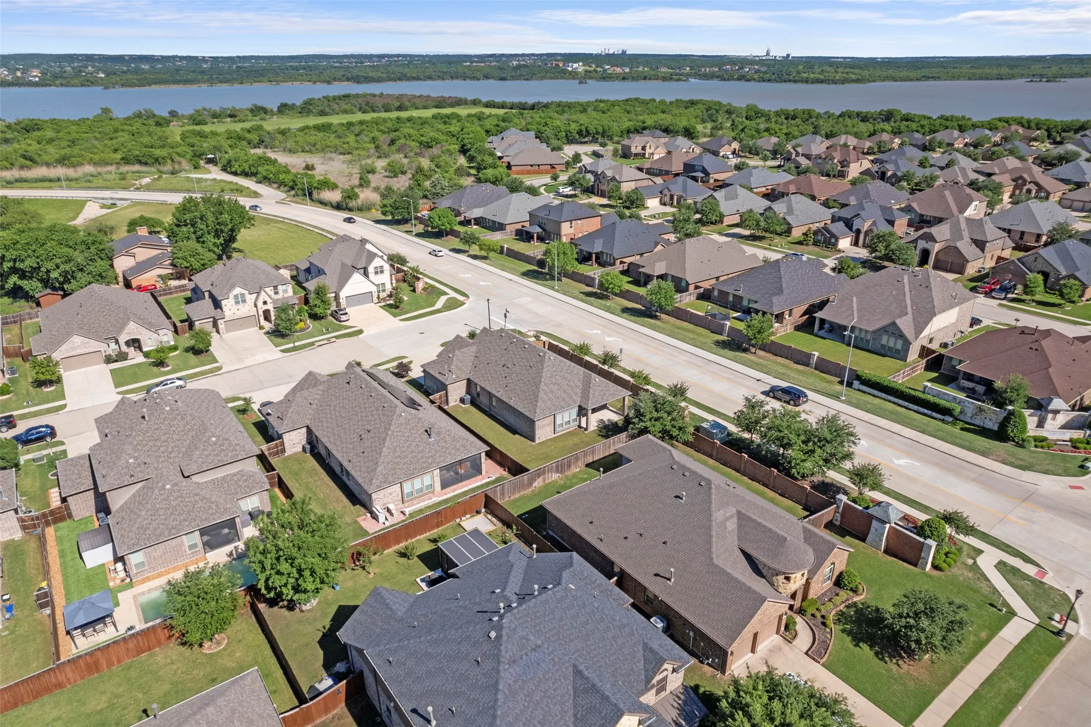 Single Family Residence For Rent in Tarrant County , 7581 Sevie Lane, Grand Prairie, Texas 75054, 4 Bedroom, 3 Bathroom, 3 Garage spaces, 2,156 Sqft, built in 2019, mls#21288321, Real Estate Agent in Grand Prairie, Homes For Rent in Tarrant county, Homes For Rent in Grand Prairie, Realtor in Grand Prairie Texas, Real Estate Brokerage Independent Realty Texas, Luminita Cordes Realtor