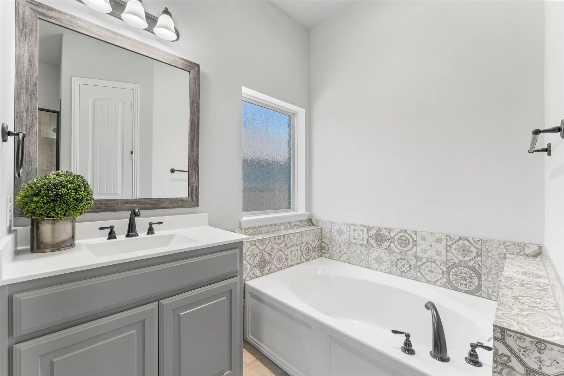 Single Family Residence For Rent in Tarrant County , 7581 Sevie Lane, Grand Prairie, Texas 75054, 4 Bedroom, 3 Bathroom, 3 Garage spaces, 2,156 Sqft, built in 2019, mls#21288321, Real Estate Agent in Grand Prairie, Homes For Rent in Tarrant county, Homes For Rent in Grand Prairie, Realtor in Grand Prairie Texas, Real Estate Brokerage Independent Realty Texas, Luminita Cordes Realtor